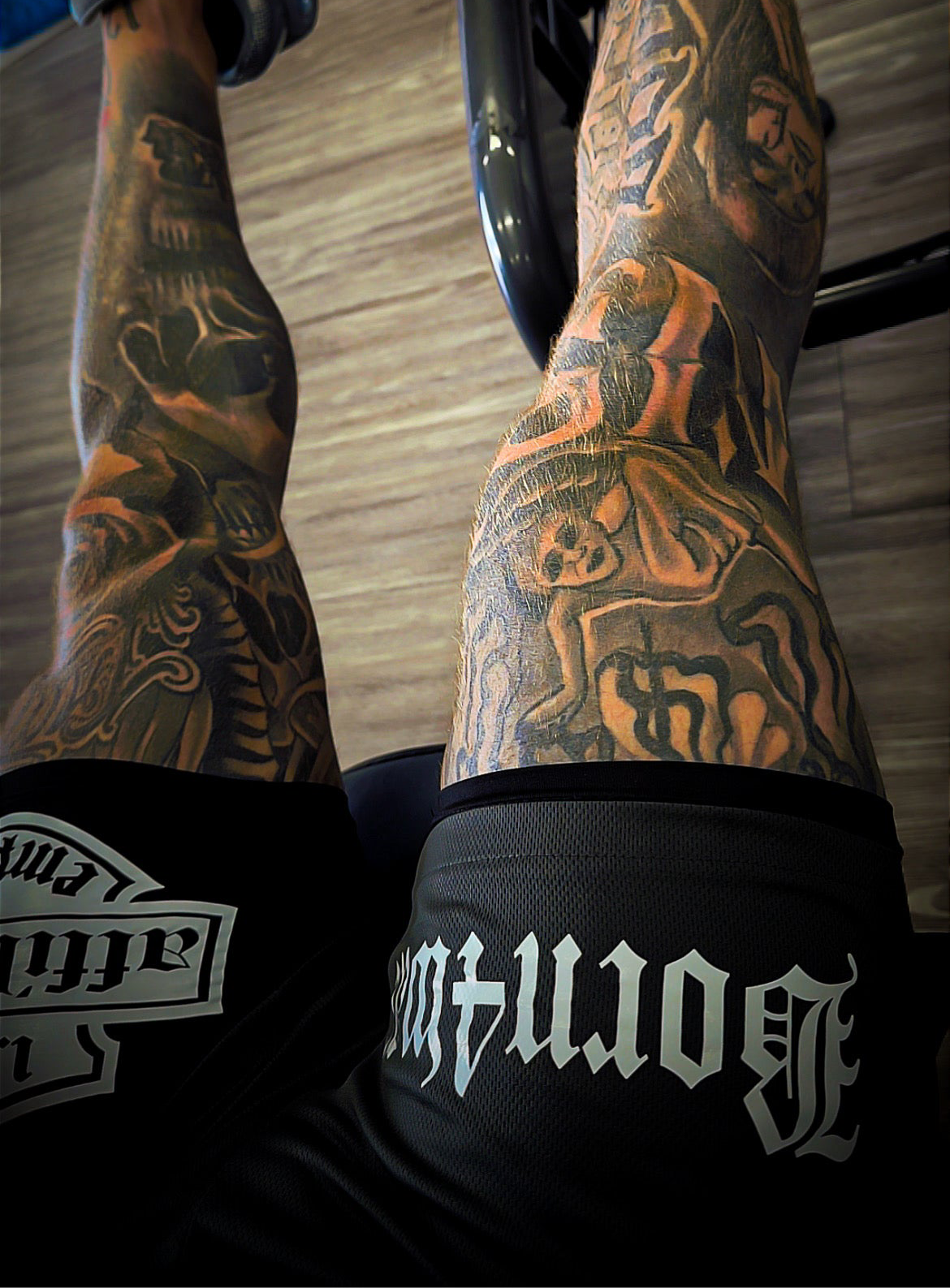 AFFILIATED 1312 BORN4WAR - gym shorts - charcoal over black
